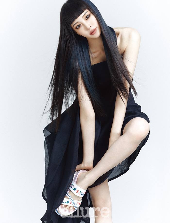 Han Ye Seul @ Allure Korea March 2021