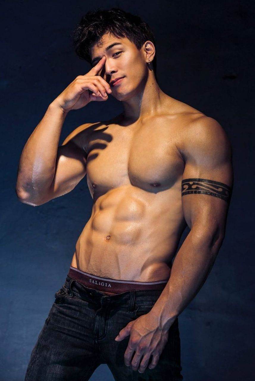 หนุ่มหล่อขึ้นปก 969.4