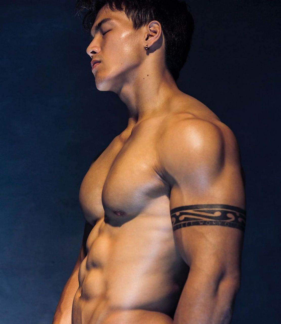 หนุ่มหล่อขึ้นปก 969.4