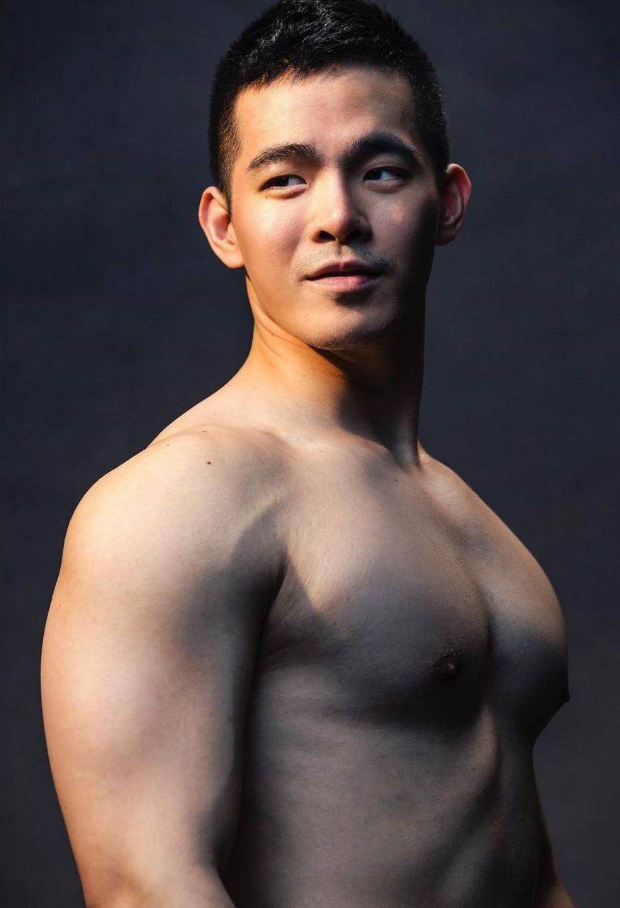 หนุ่มหล่อขึ้นปก 969.4