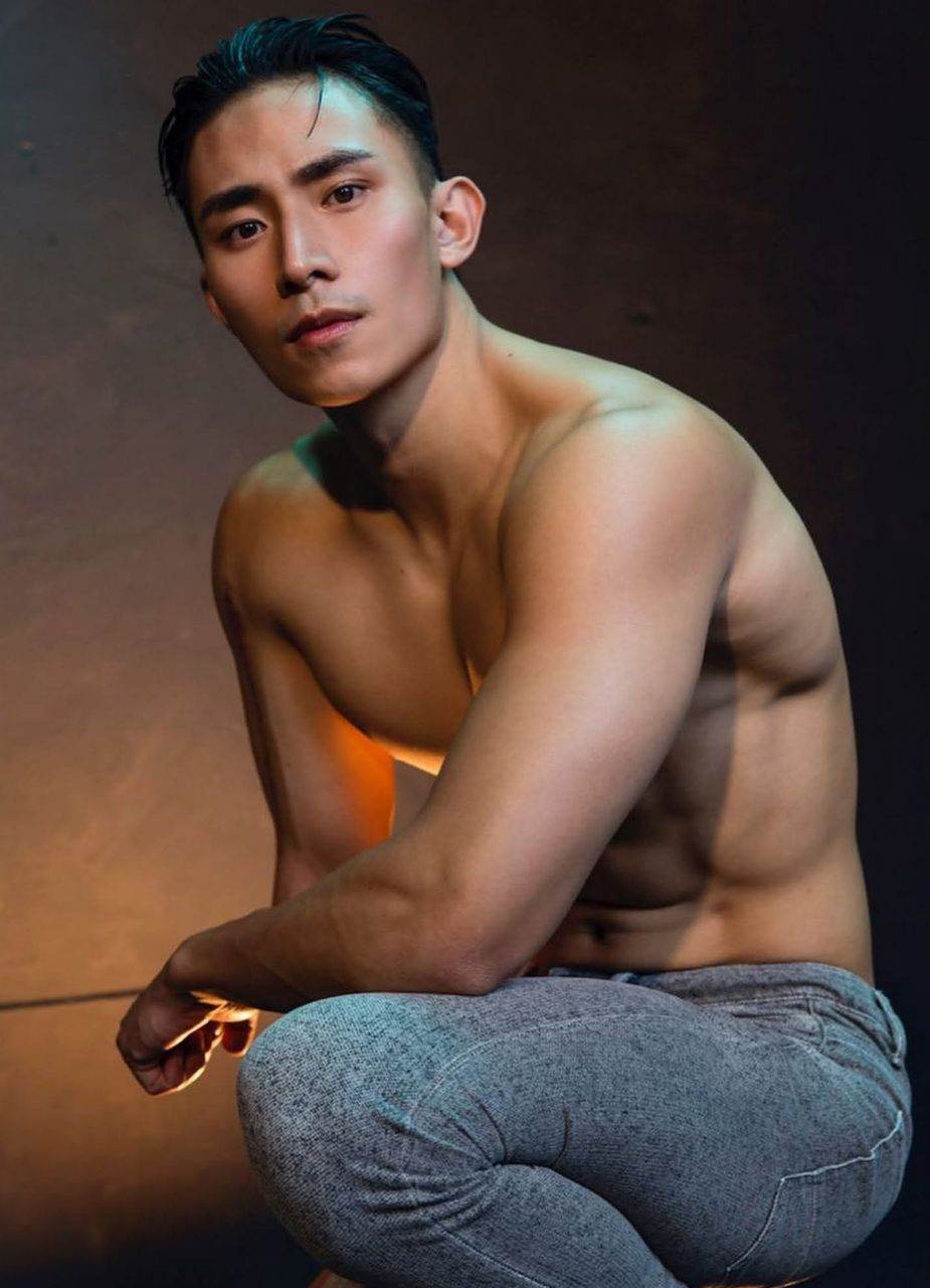 หนุ่มหล่อขึ้นปก 969.4