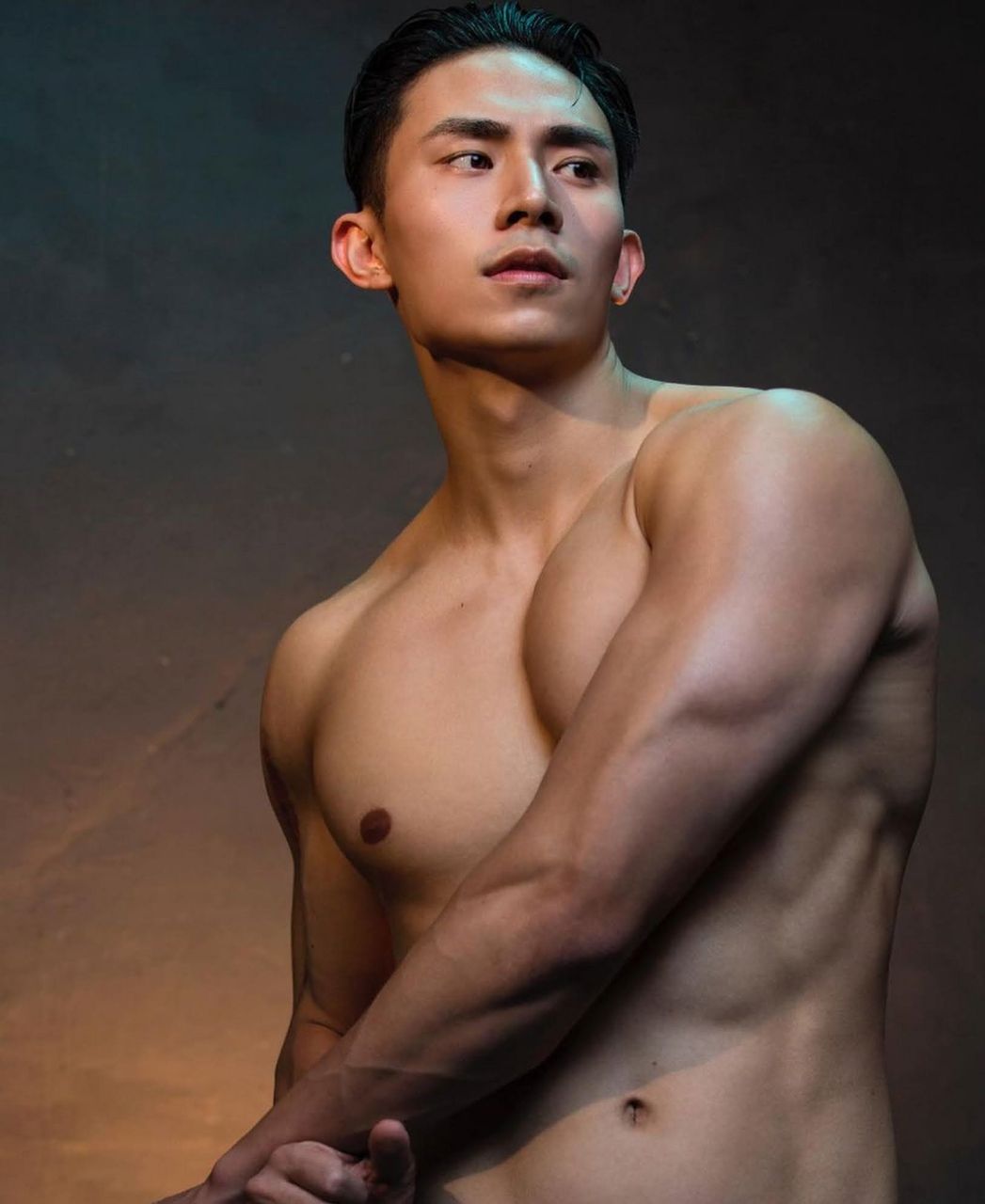 หนุ่มหล่อขึ้นปก 969.4