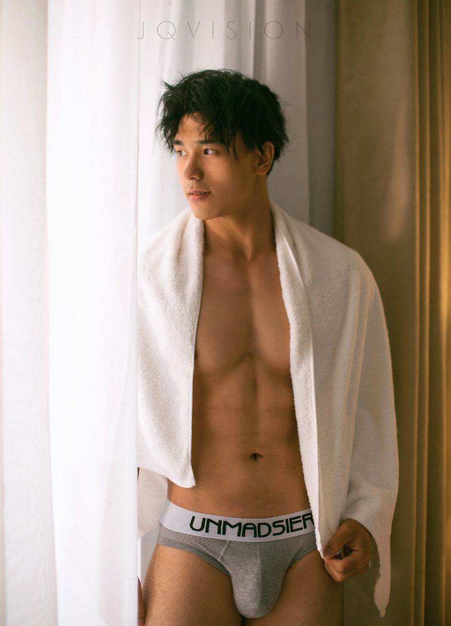 หนุ่มหล่อขึ้นปก 971.4