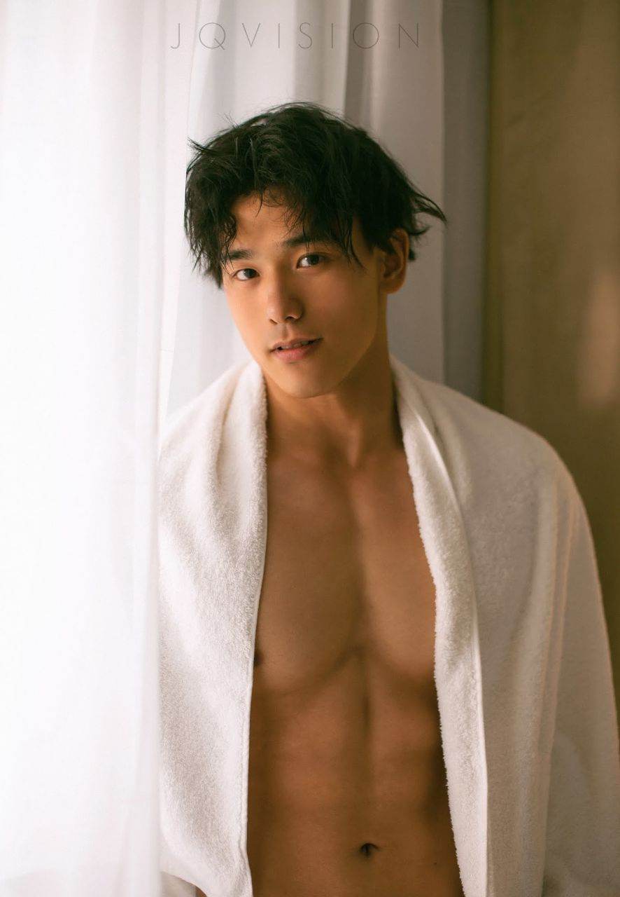 หนุ่มหล่อขึ้นปก 971.4