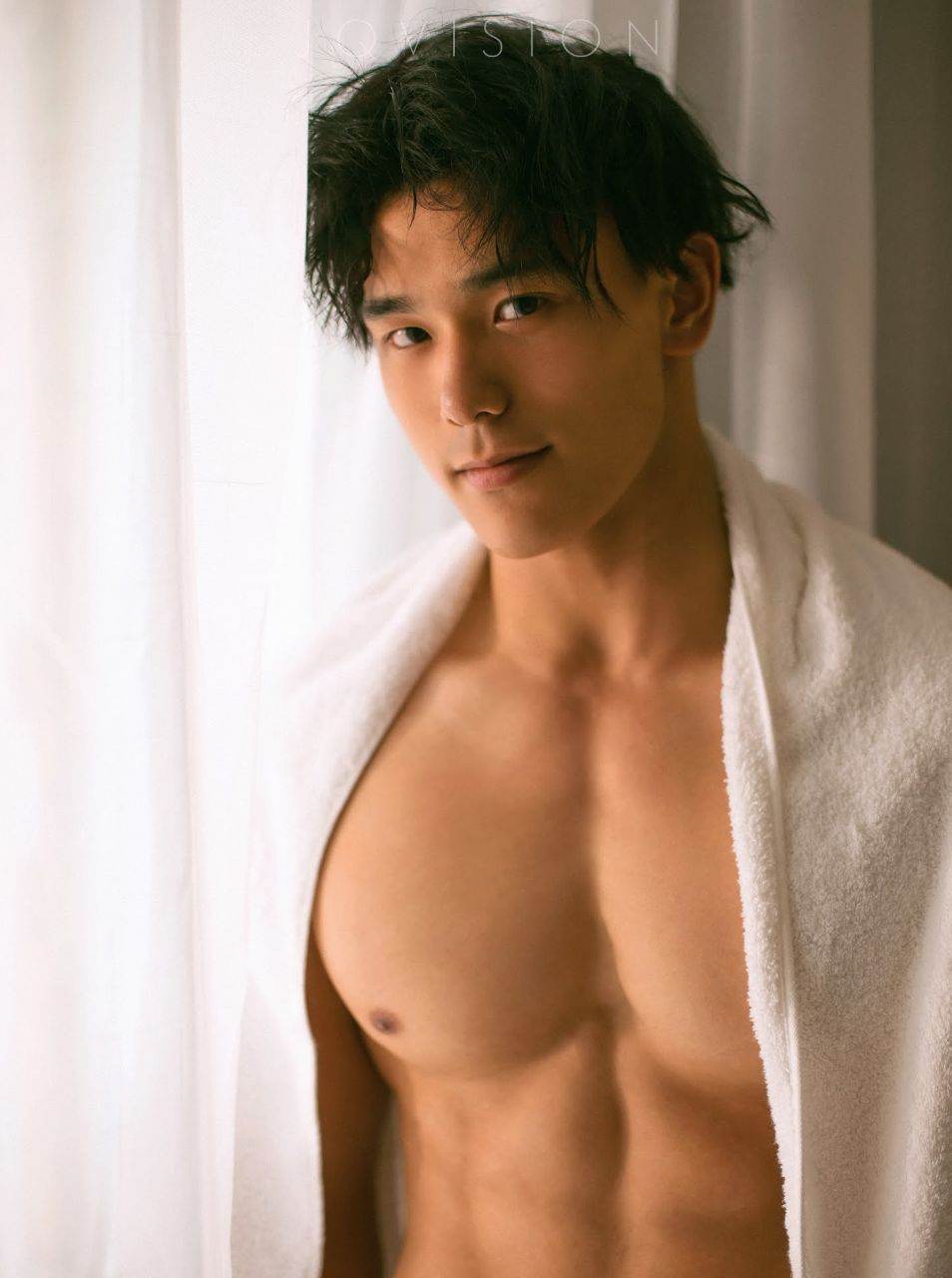 หนุ่มหล่อขึ้นปก 971.4