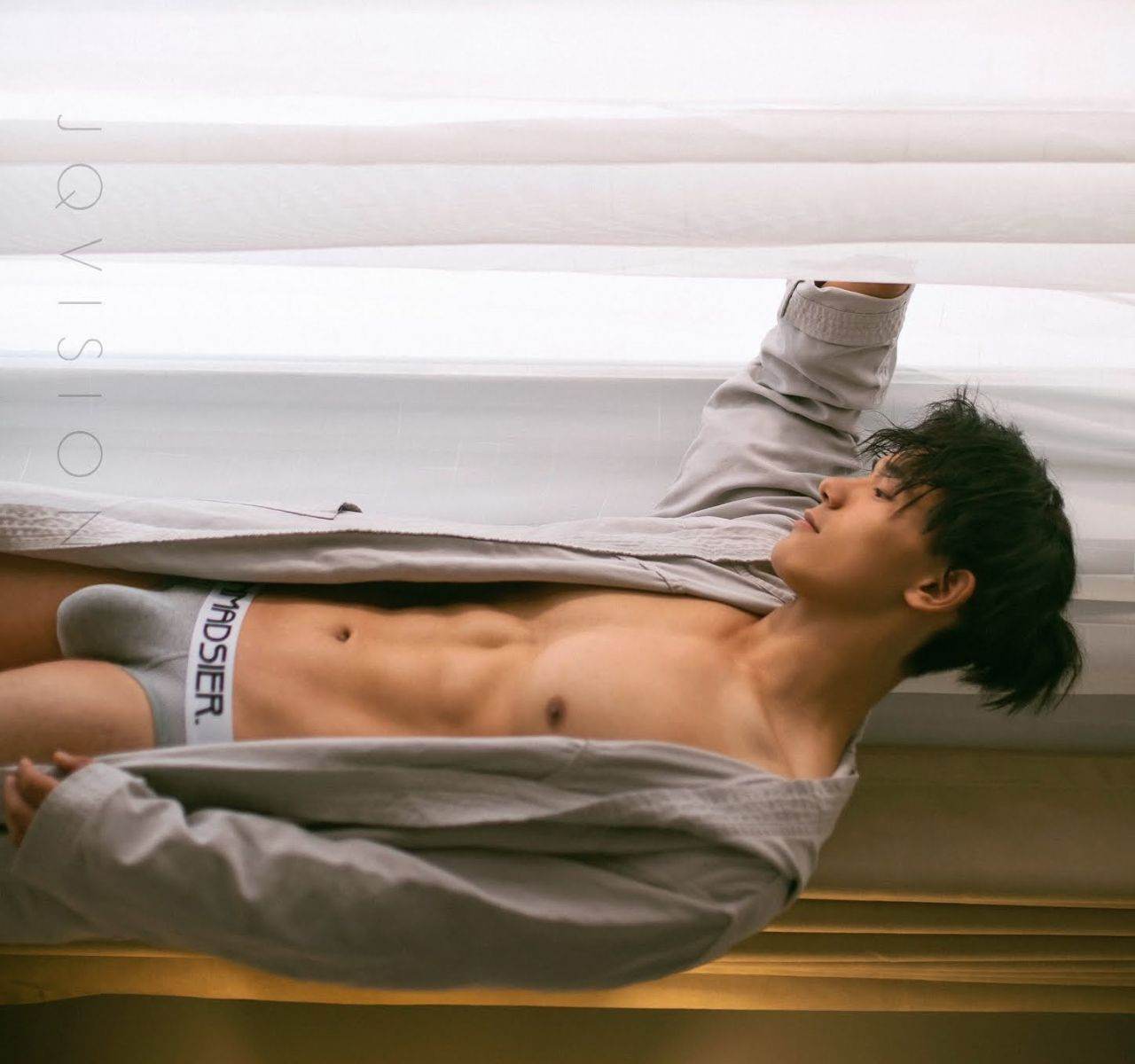 หนุ่มหล่อขึ้นปก 971.4