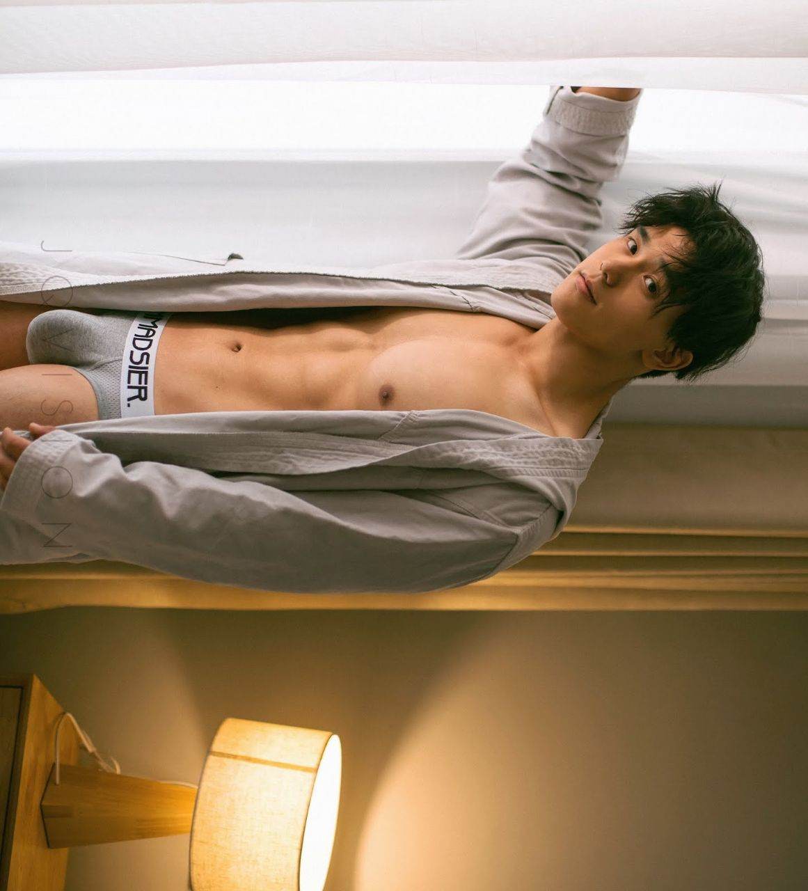 หนุ่มหล่อขึ้นปก 971.4