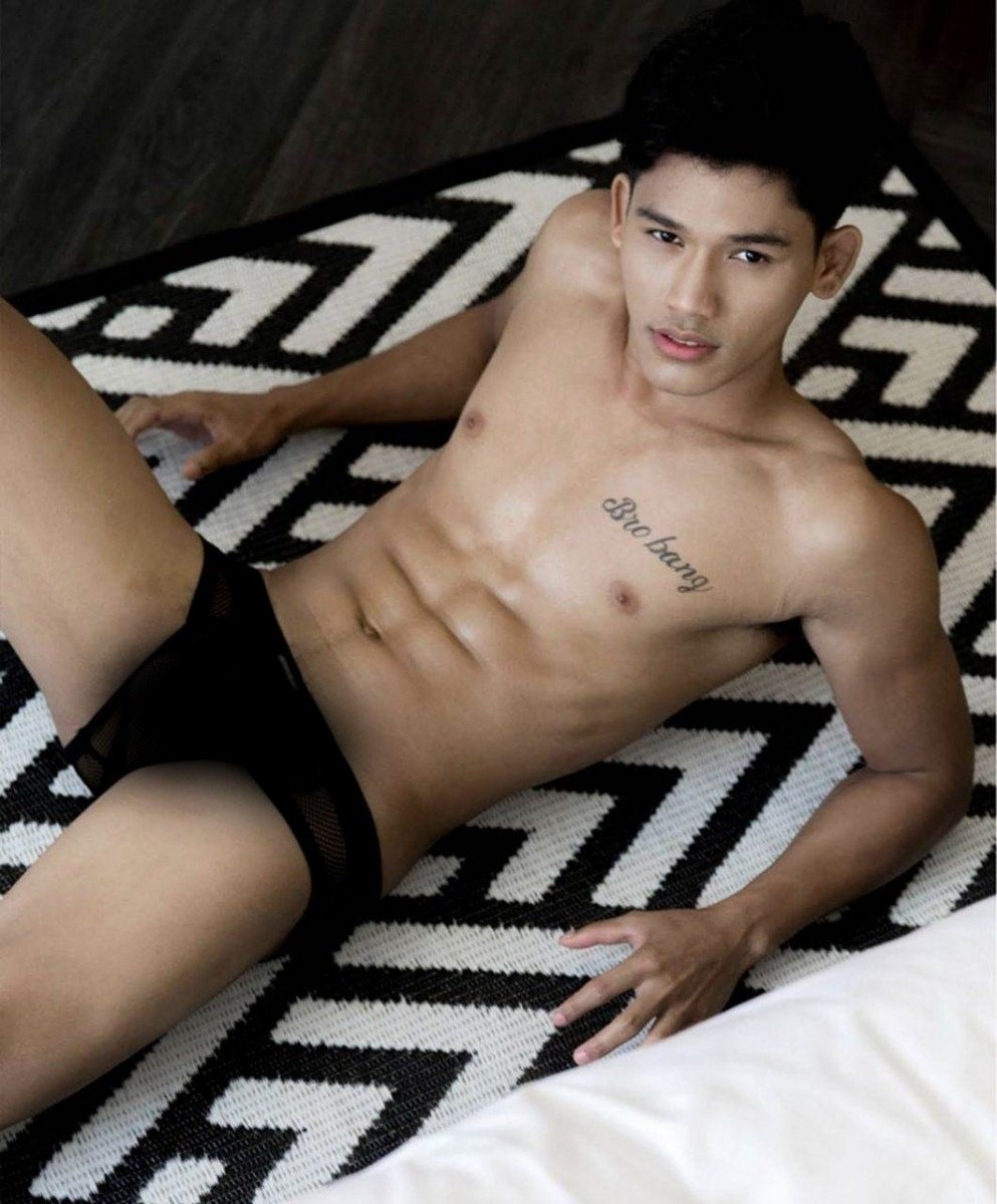 หนุ่มหล่อขึ้นปก 973.4