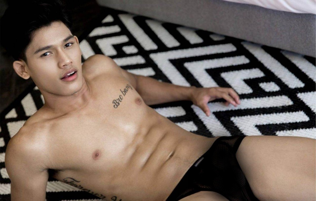 หนุ่มหล่อขึ้นปก 973.4