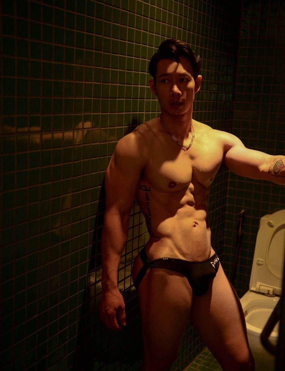 หนุ่มหล่อขึ้นปก 978.4
