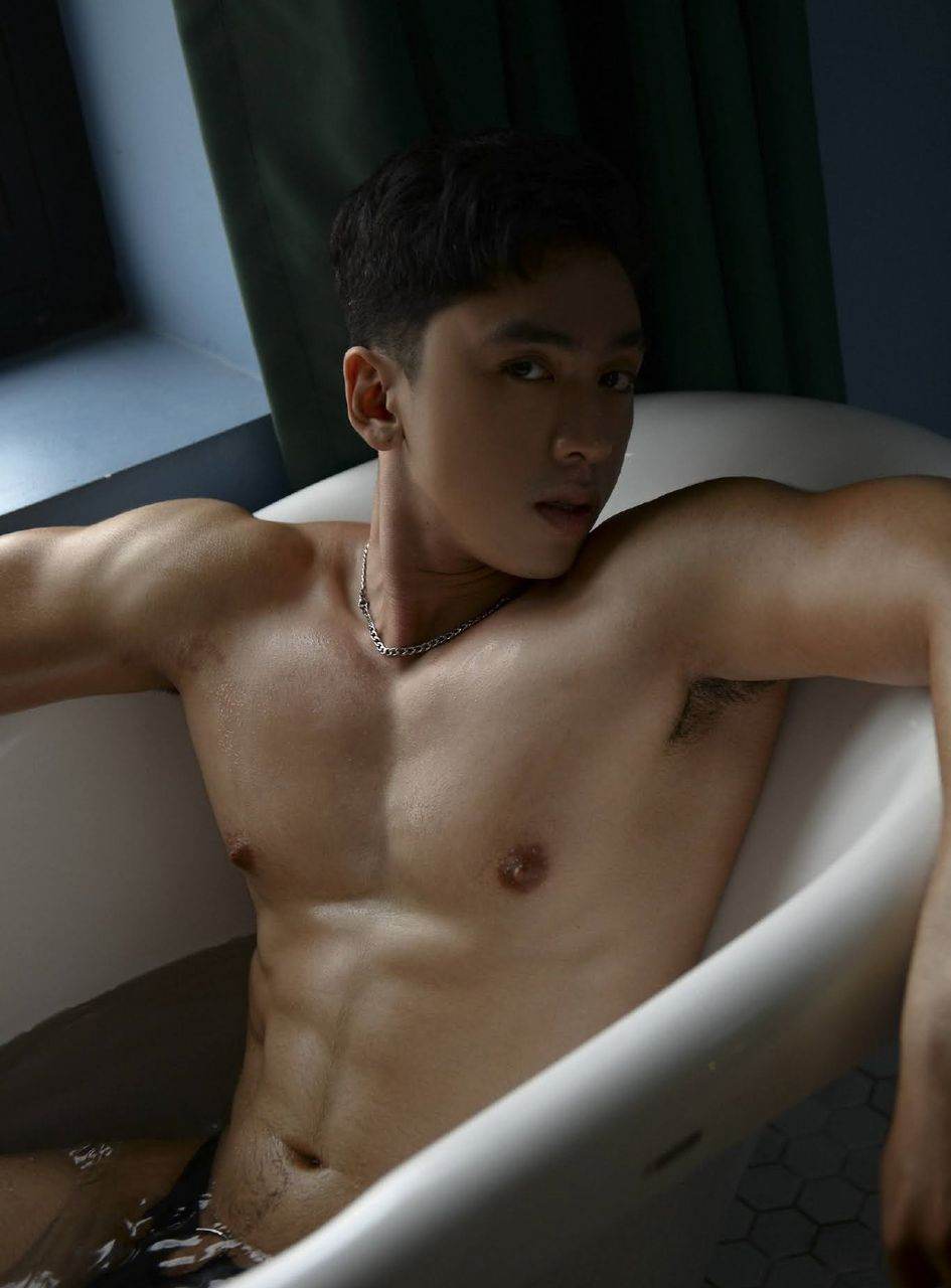 หนุ่มหล่อขึ้นปก 980.4