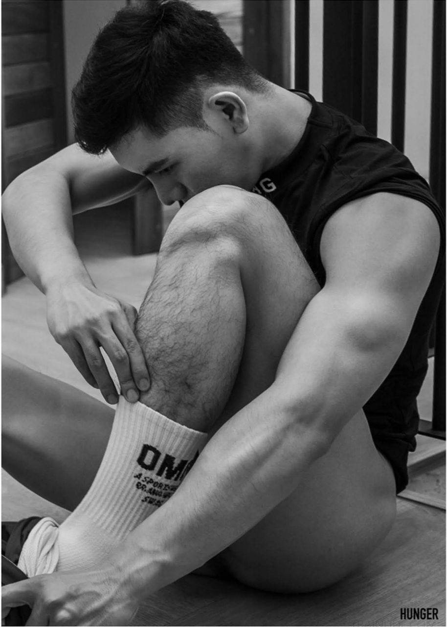 หนุ่มหล่อขึ้นปก 981.4
