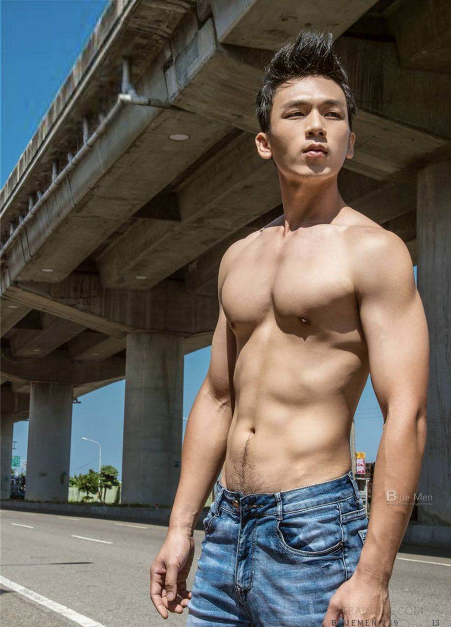 หนุ่มหล่อขึ้นปก 984.1