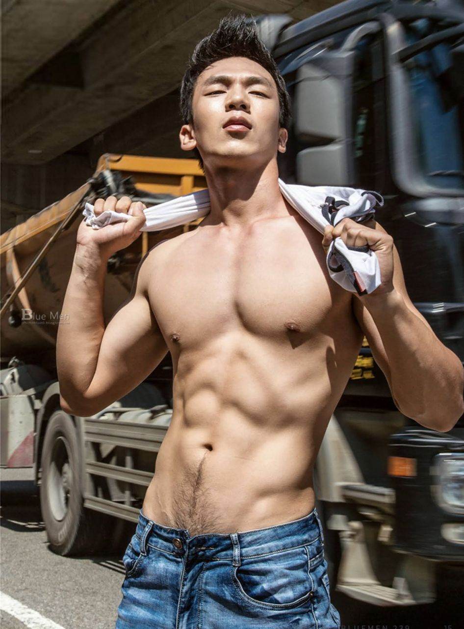 หนุ่มหล่อขึ้นปก 984.1