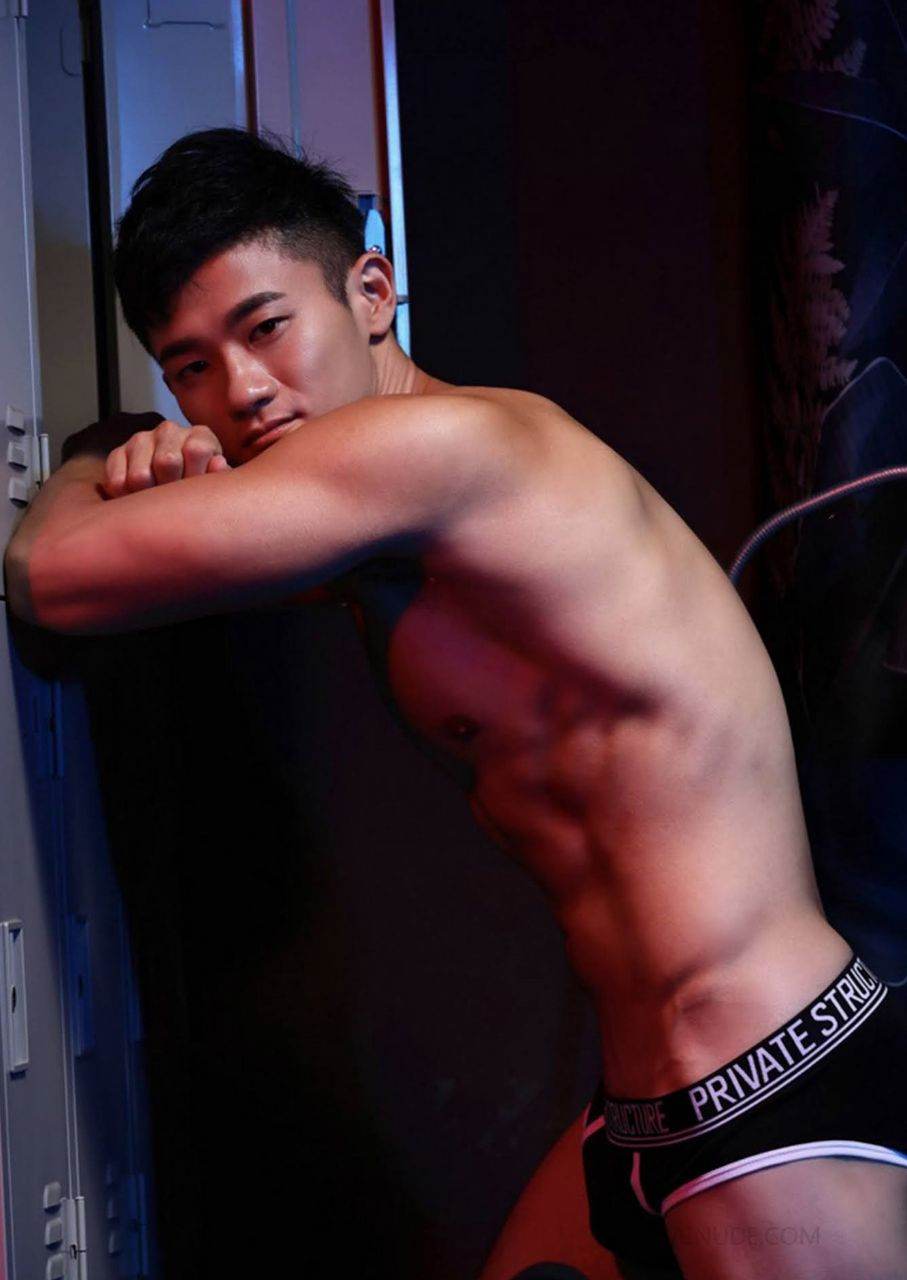หนุ่มหล่อขึ้นปก 987.1