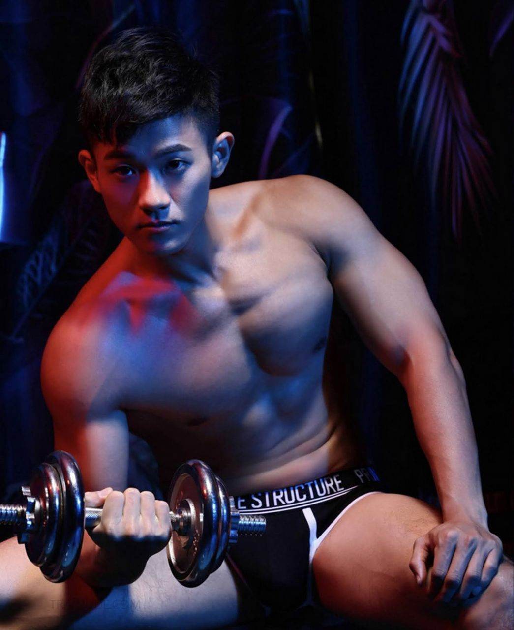 หนุ่มหล่อขึ้นปก 987.1