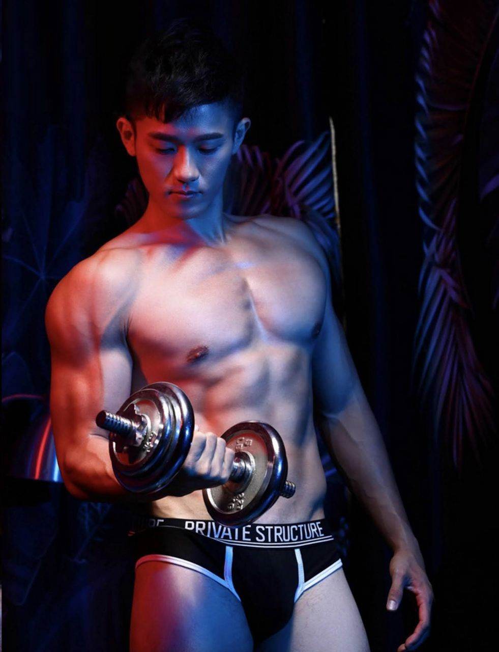 หนุ่มหล่อขึ้นปก 987.1