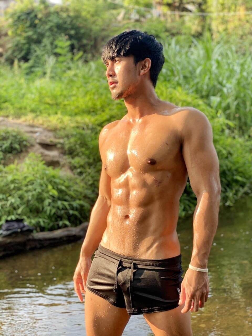 ถอดโชว์เรือนร่าง 2710