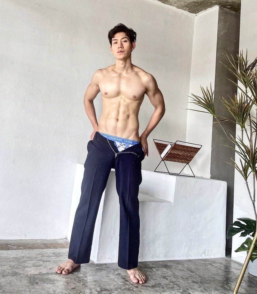 ถอดโชว์เรือนร่าง 2711