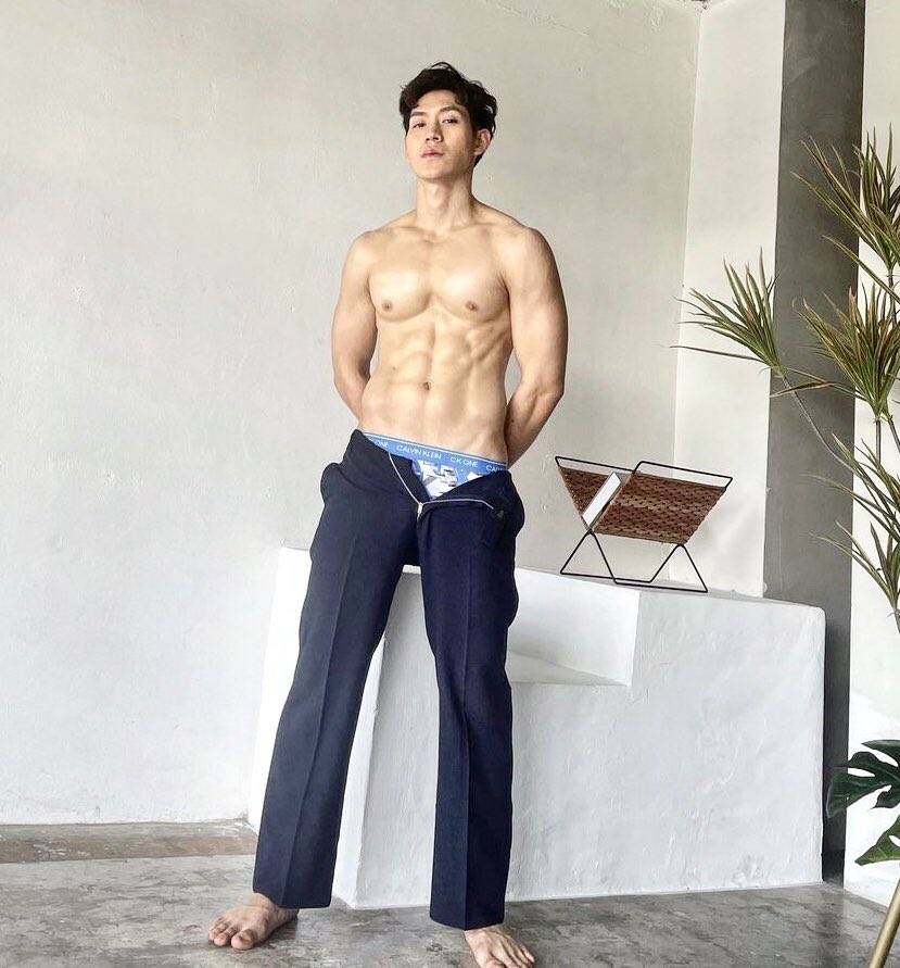 ถอดโชว์เรือนร่าง 2711