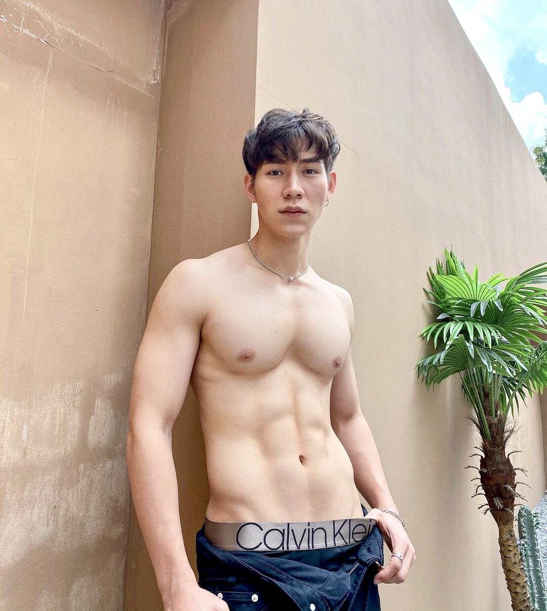 ถอดโชว์เรือนร่าง 2711