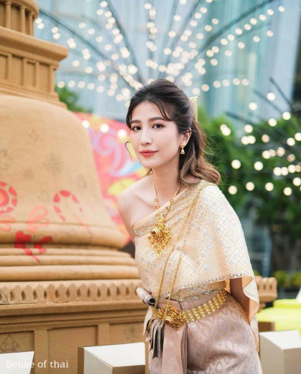 Thailand national costume:āļāļļāļāļāļĢāļ°āļāļģāļāļēāļāļīāđāļāļĒ