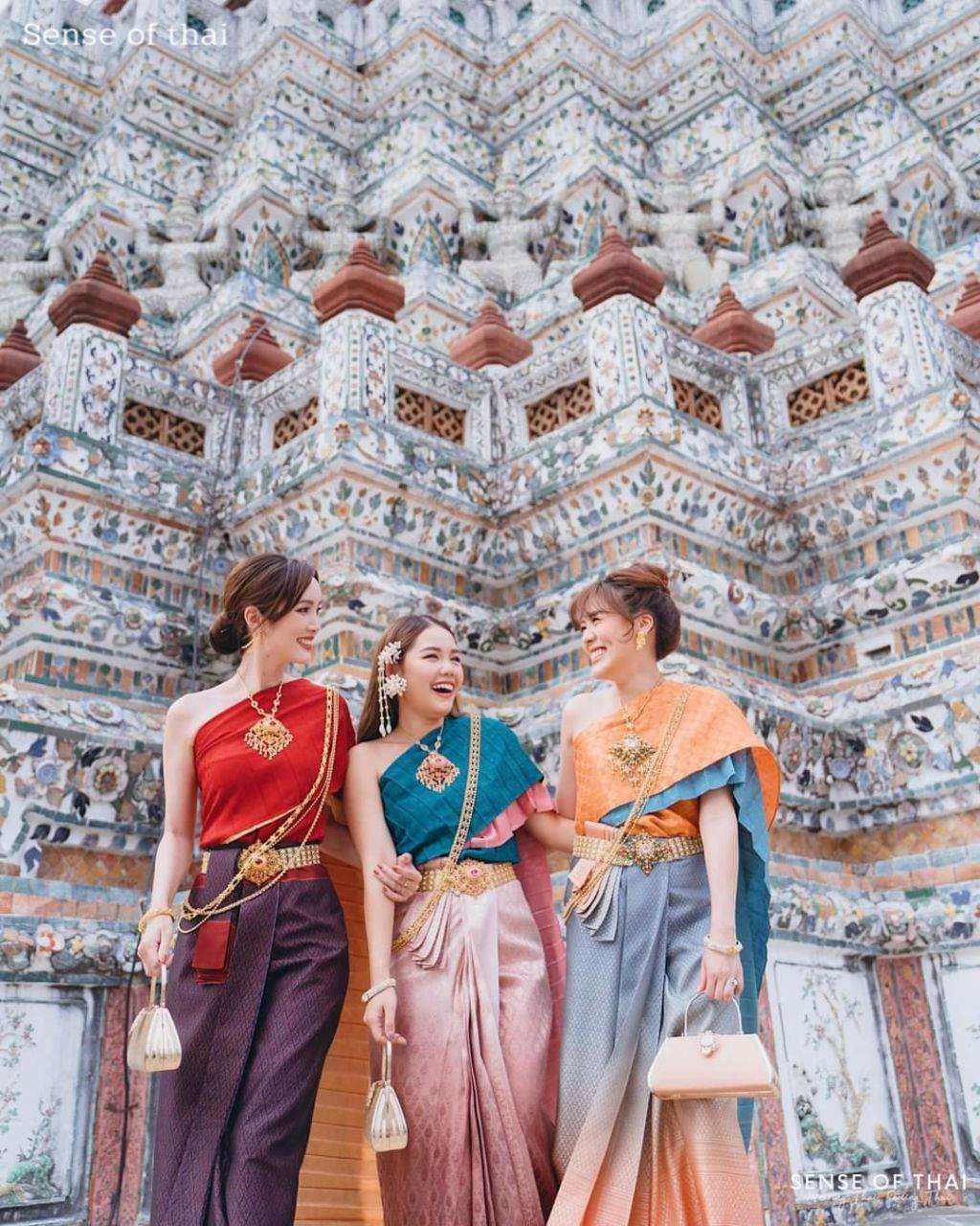 Thailand's national costume:āļāļļāļāļāļĢāļ°āļāļģāļāļēāļāļīāđāļāļĒ