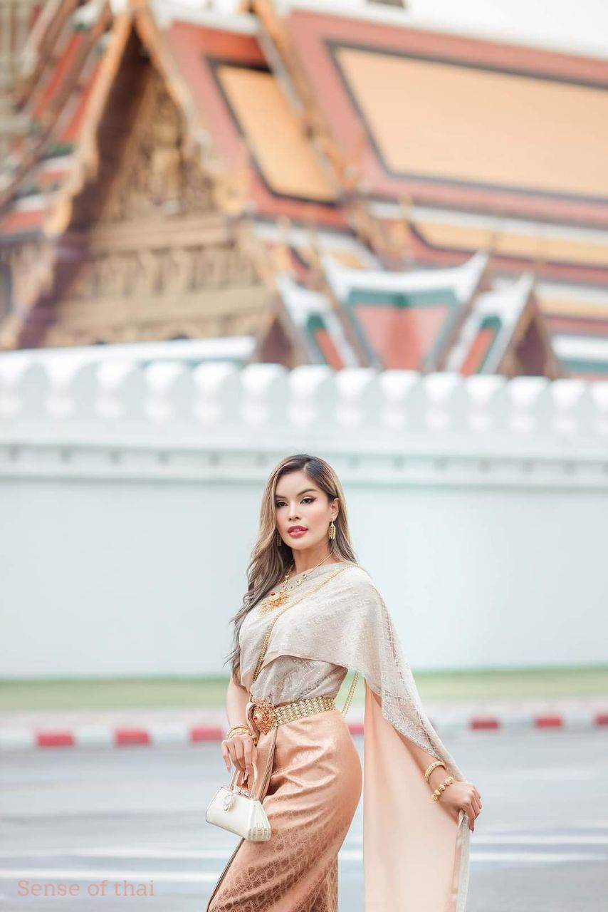 national costume:āļāļļāļāļāļĢāļ°āļāļģāļāļēāļāļīāđāļāļĒ