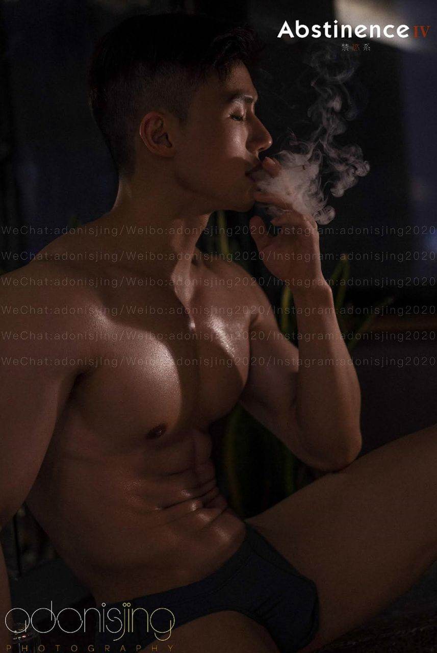 หนุ่มหล่อขึ้นปก 975.5