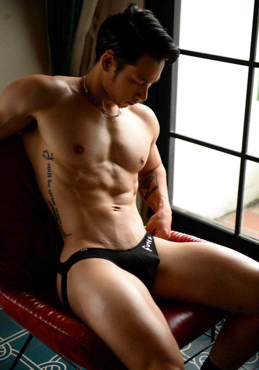หนุ่มหล่อขึ้นปก 978.5