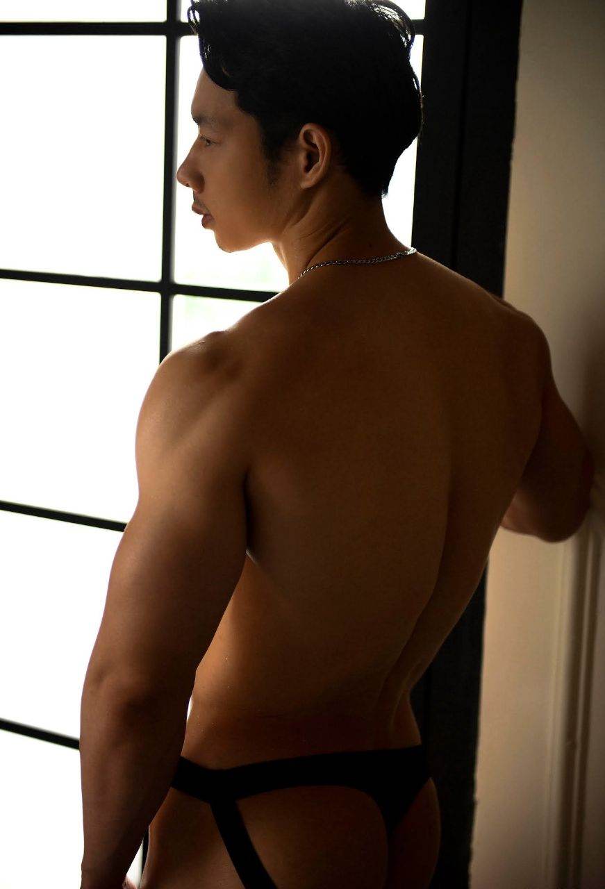 หนุ่มหล่อขึ้นปก 978.5