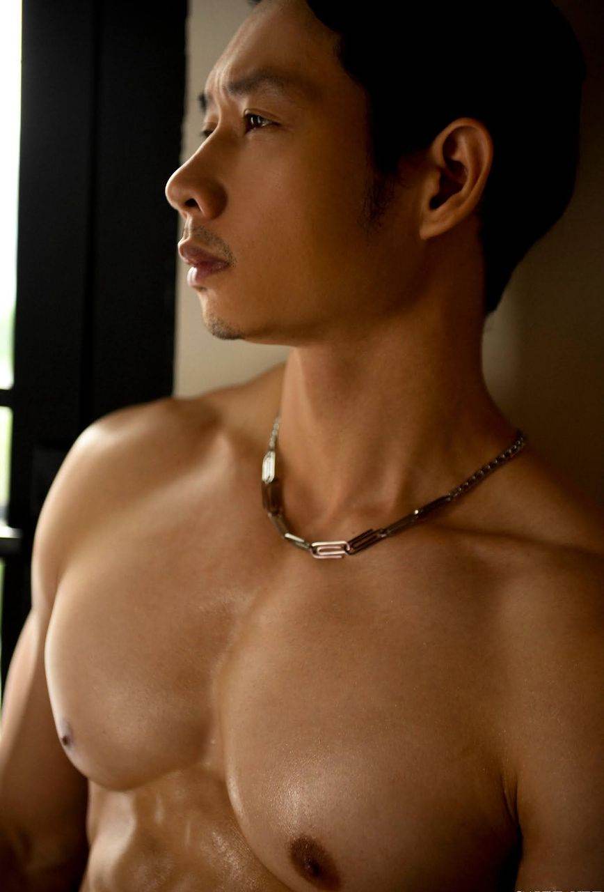 หนุ่มหล่อขึ้นปก 978.5
