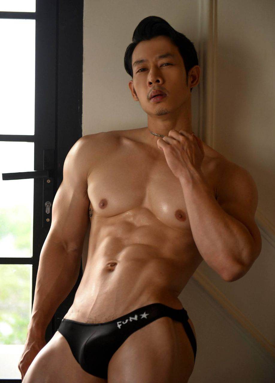 หนุ่มหล่อขึ้นปก 978.5