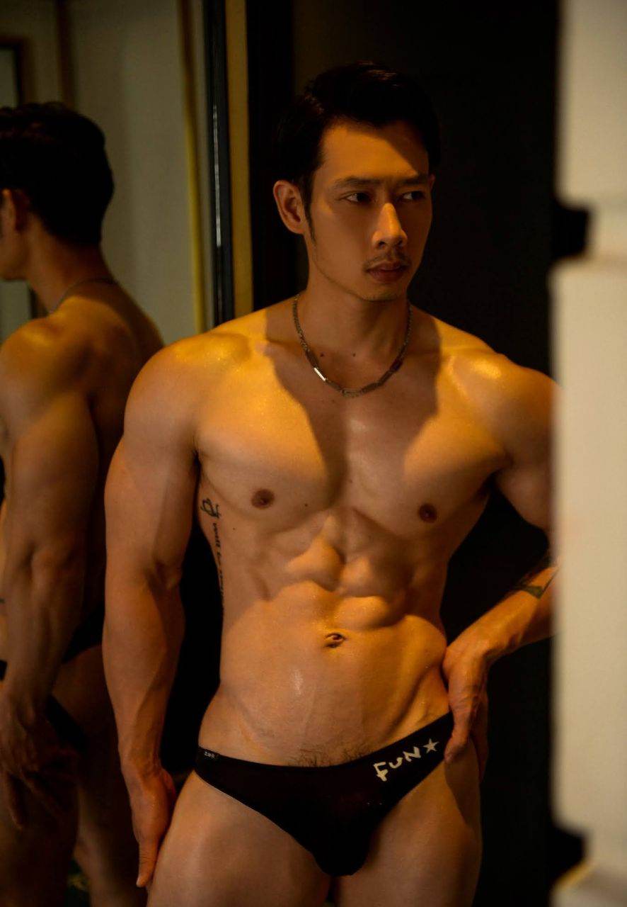หนุ่มหล่อขึ้นปก 978.5