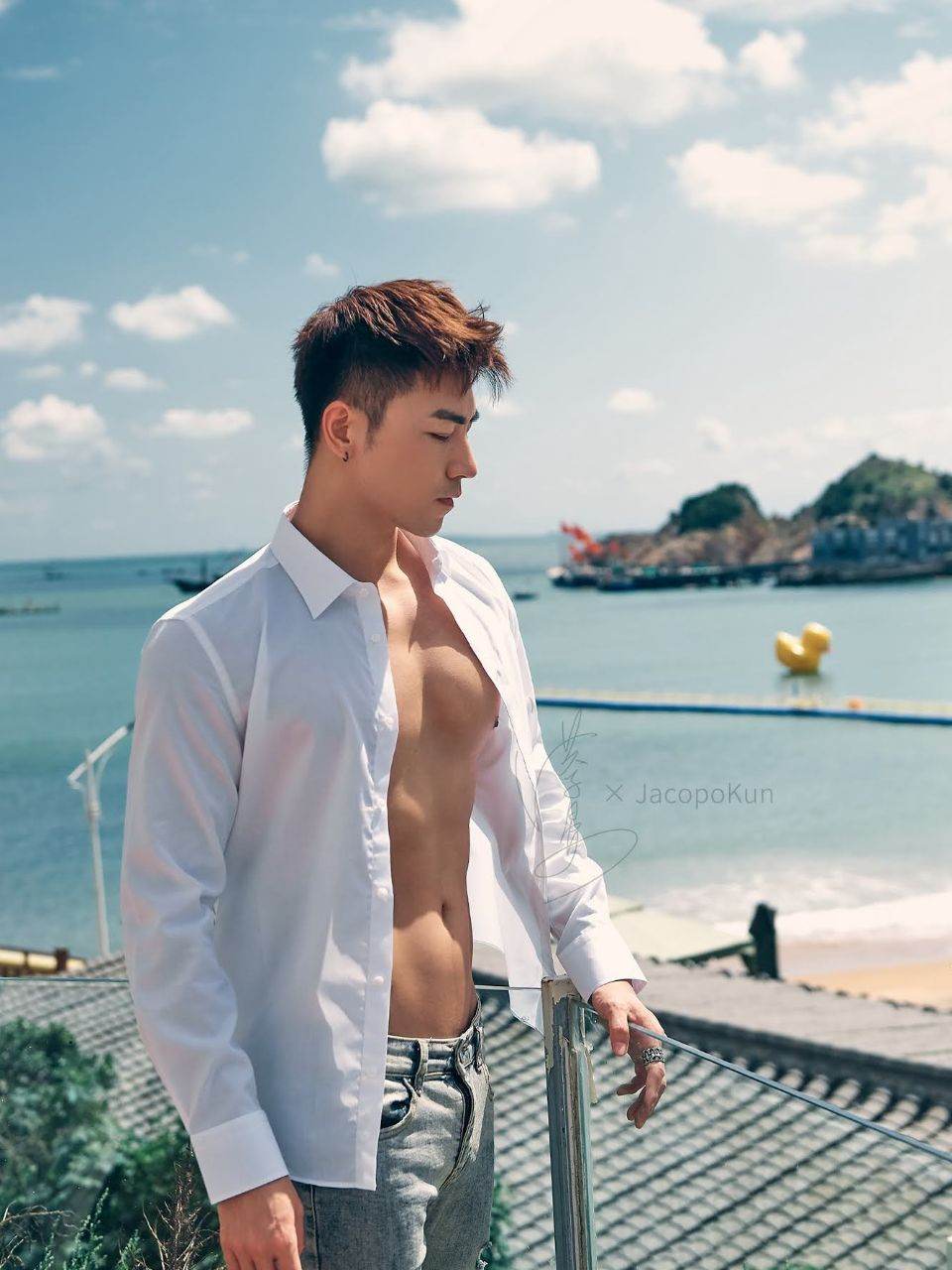 หนุ่มหล่อขึ้นปก 979.5