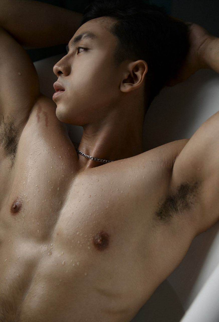 หนุ่มหล่อขึ้นปก 980.5
