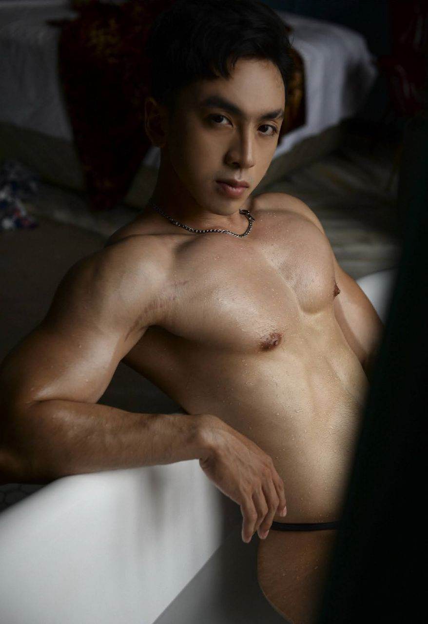 หนุ่มหล่อขึ้นปก 980.5