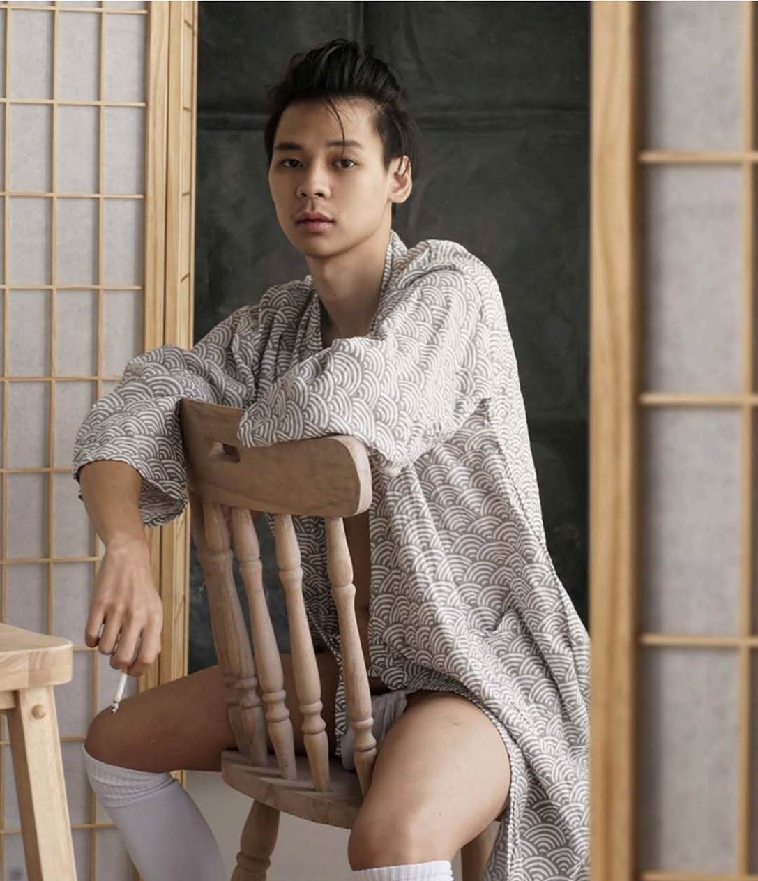 หนุ่มหล่อขึ้นปก 983.3