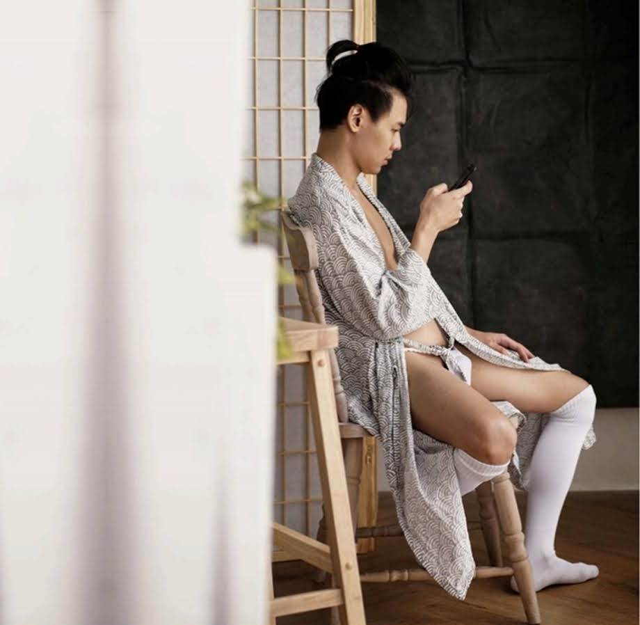 หนุ่มหล่อขึ้นปก 983.3