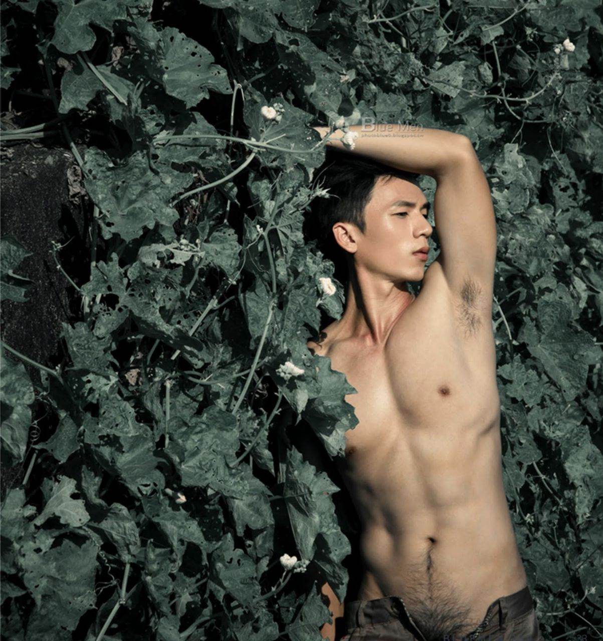 หนุ่มหล่อขึ้นปก 984.2
