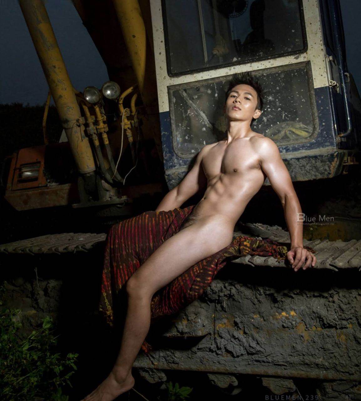 หนุ่มหล่อขึ้นปก 984.2