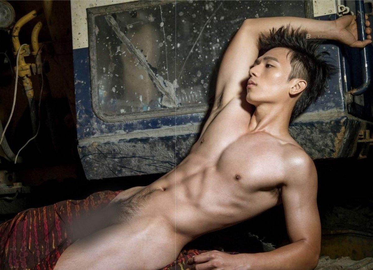 หนุ่มหล่อขึ้นปก 984.2