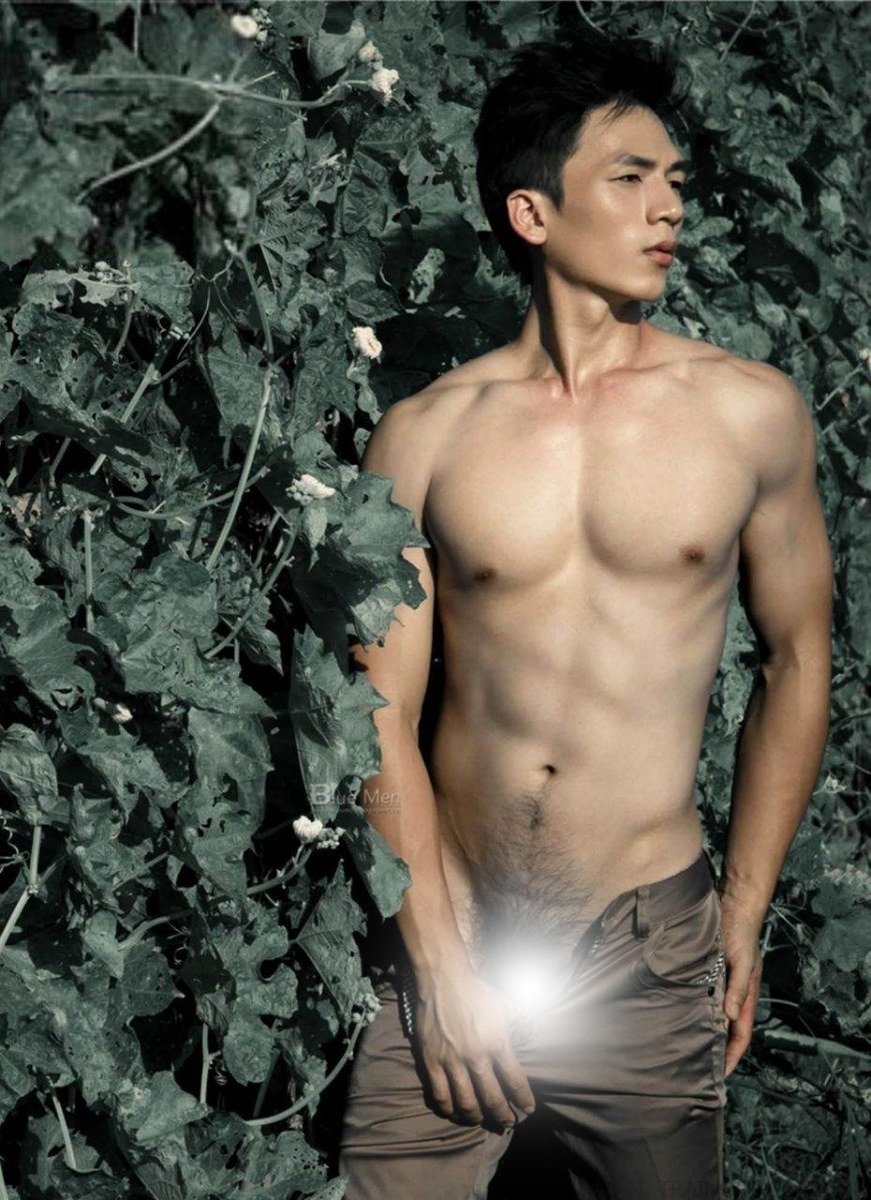 หนุ่มหล่อขึ้นปก 984.2