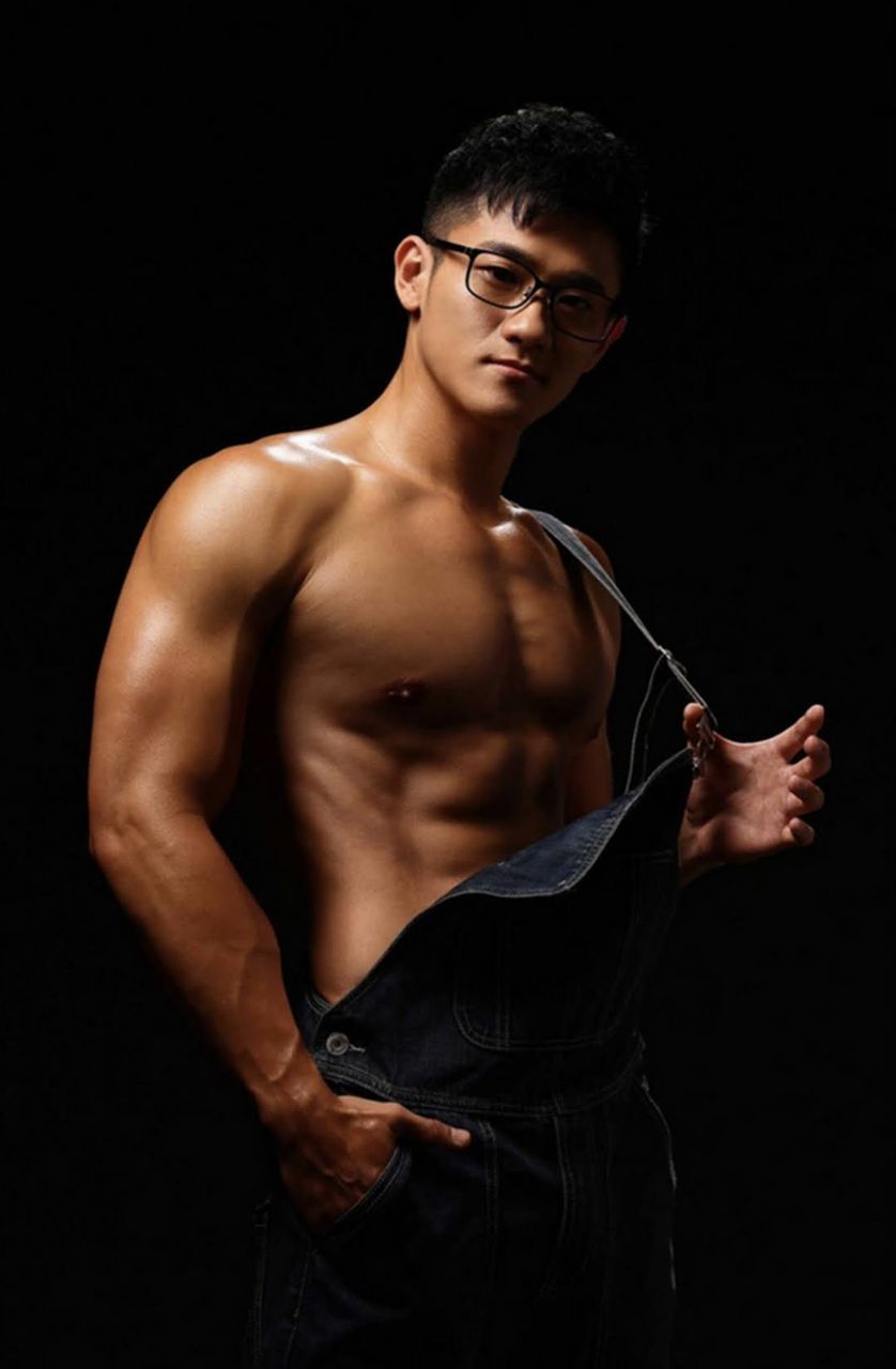 หนุ่มหล่อขึ้นปก 987.2