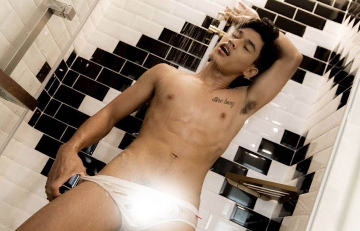 หนุ่มหล่อขึ้นปก 973.6