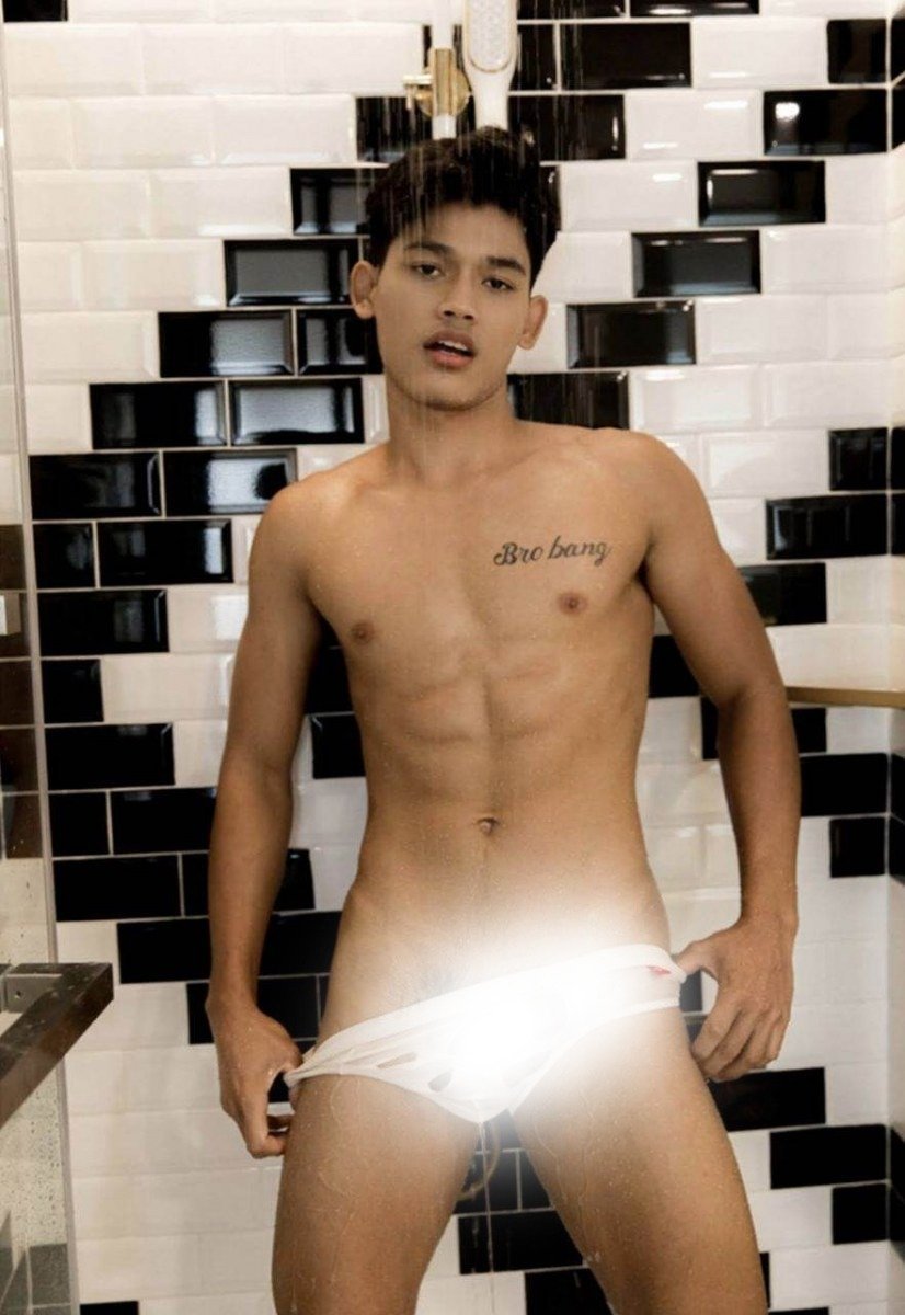 หนุ่มหล่อขึ้นปก 973.6