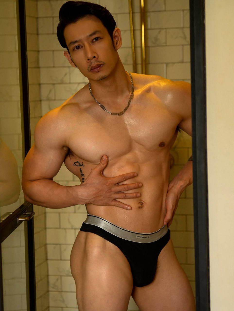 หนุ่มหล่อขึ้นปก 978.6