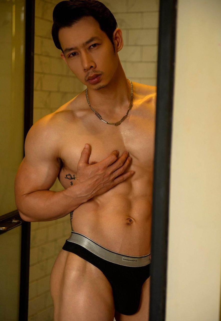 หนุ่มหล่อขึ้นปก 978.6