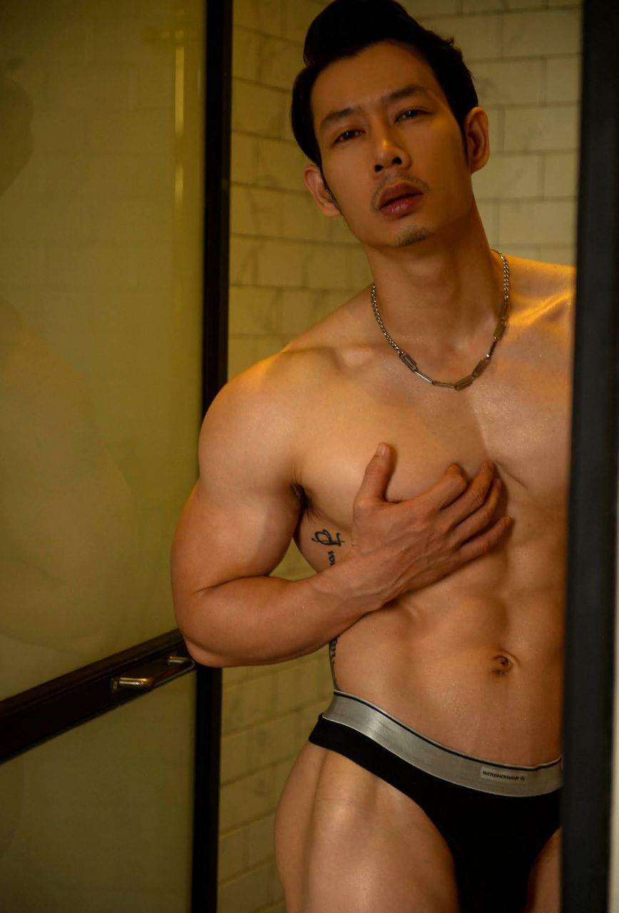 หนุ่มหล่อขึ้นปก 978.6