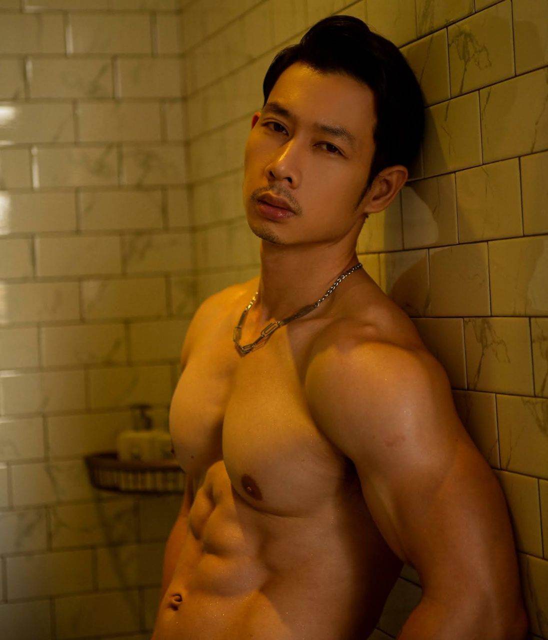 หนุ่มหล่อขึ้นปก 978.6